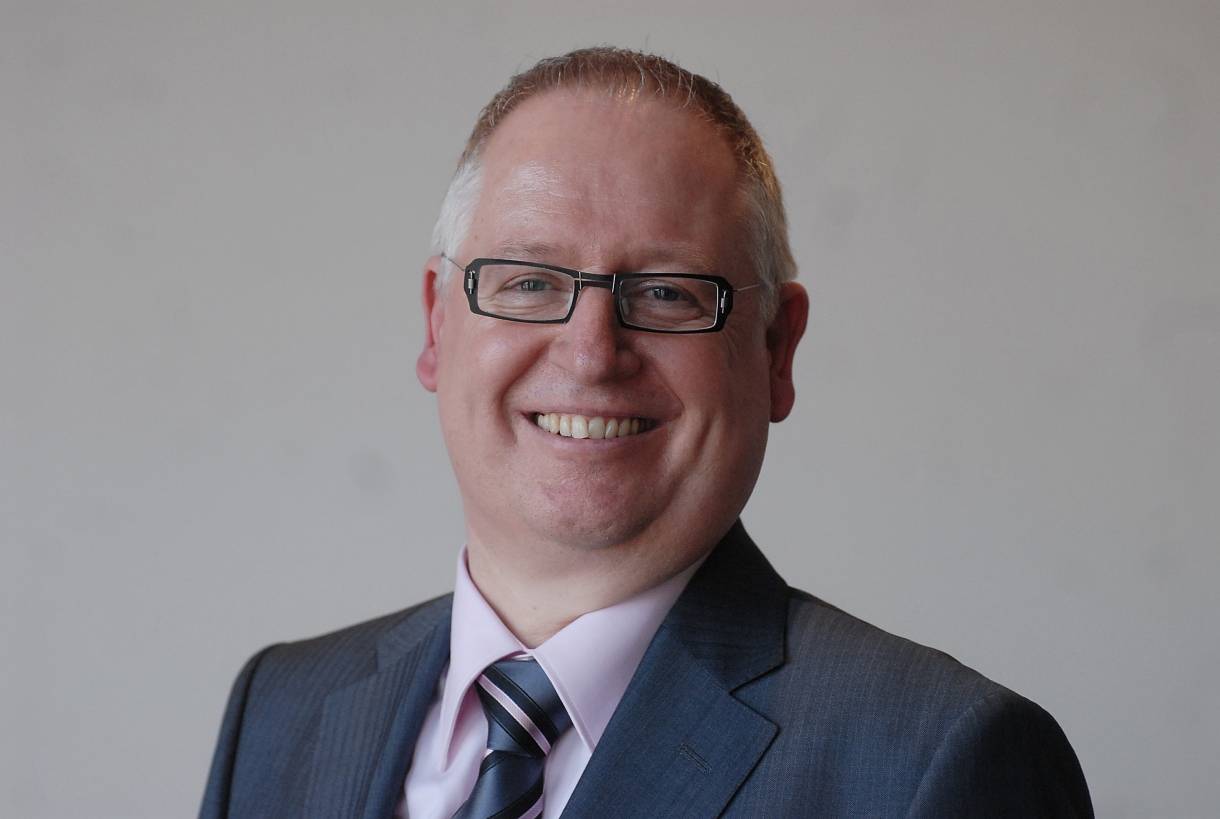  Hat seinen letzten städtischen Haushalt mit viel Gefühl und einigen guten Ratschlägen an alle Parteien vorgestellt: Manfred Abrahams. Der Düsseldorfer Kämmerer wechselt zur Stadtwerke Düsseldorf. 