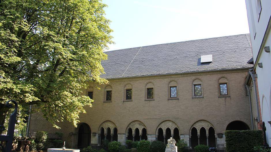  Im Stiftssaal präsentiert der Kulturkreis Kunst. 