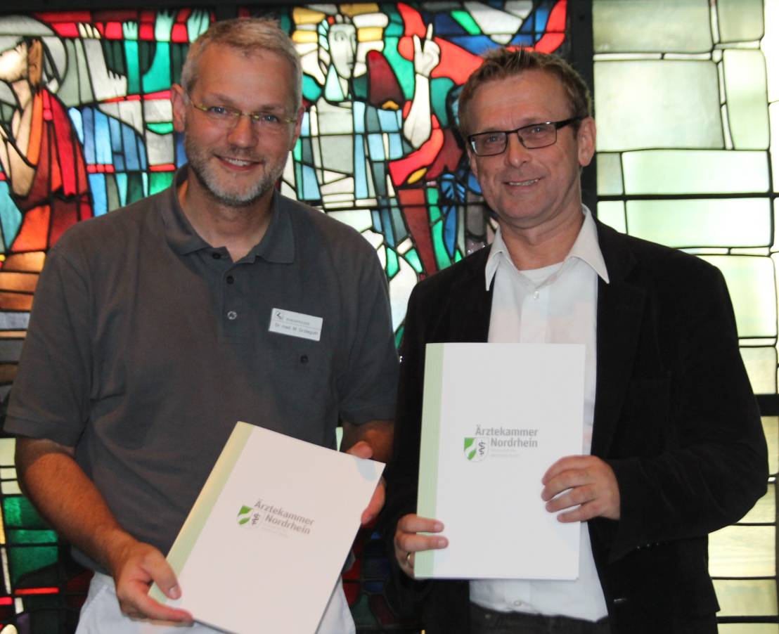  Dr. med. Markus Groteguth (li.) und Thomas Franz gehören zum Ärzte-Team der Rheinpraxen mit vier Niederlassungen in Düsseldorf, Krefeld und Meerbusch. Bei ihnen haben bereits einige junge Mediziner ihre Hausarzt-Ausbildung gemacht. 