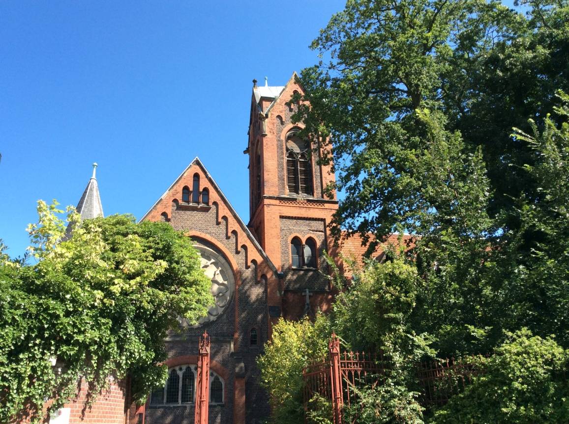  Die Diakonissenkirche am Zeppenheimer Weg. 