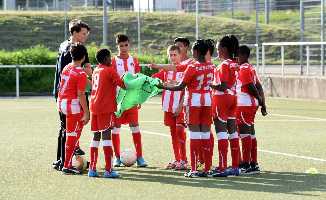  Die Kinder und Jugendlichen wurden in dieser Woche auch mit Trikots ausgestattet. 