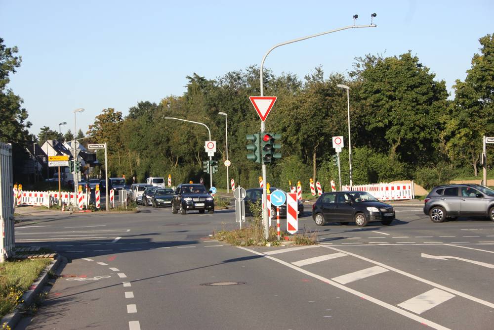  Die Kreuzung zwischen Wersten und Himmelgeist wird ausgebaut. Dabei kommt es in den nächsten Wochen zu Verkehrsbeeinträchtigungen. 