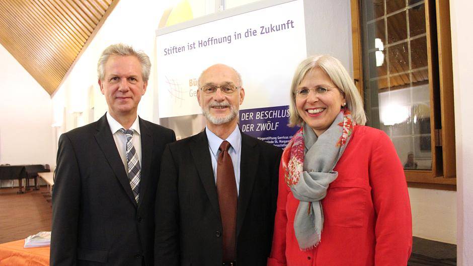  Der Gast zwischen den Gastgebern: Dr. Leo Penta erklärte nicht nur Barbara Krug und Antonius Kerkhoff, was hinter dem Begriff „Community Organizing“ steckt. 