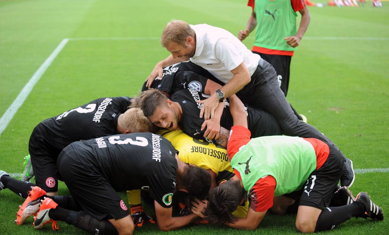  Fortuna-Trainer Frank Kramer (oben) will mit seiner Spielern endlich auch in der Liga über einen Sieg jubeln. 