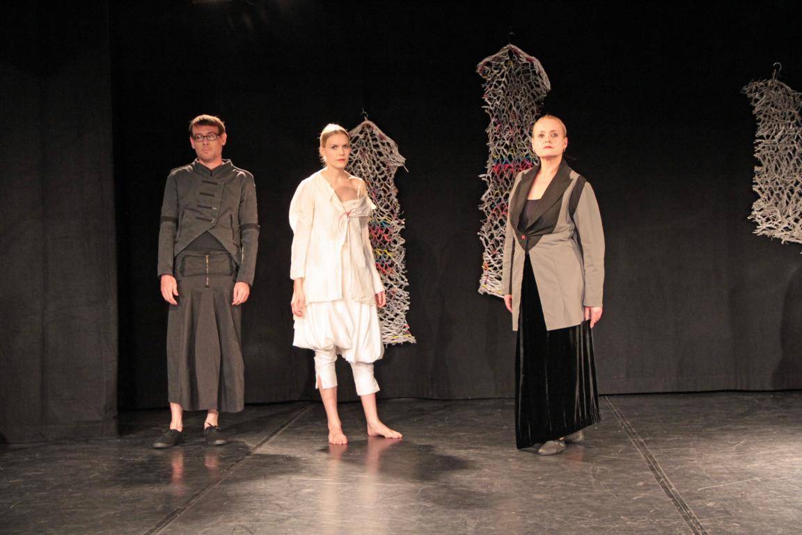  Die "Karawane" ist Düsseldorfs älteste freie Theatergruppe. 