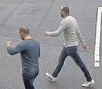  Wer kennt die abgebildeten Männer? Wer kann Angaben zu deren Identität oder Aufenthaltsort machen? Wer hat sonstige Hinweise zu der Raubtat? 