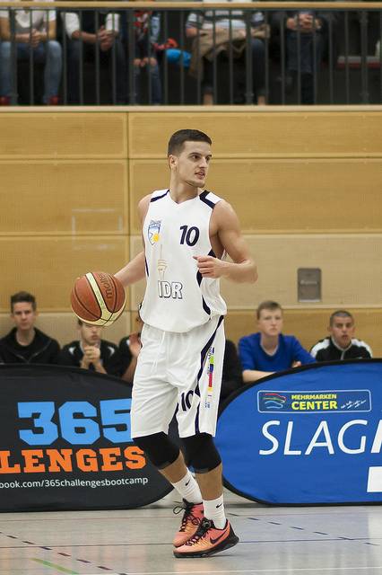  Elvisi Dusha kommt aus England zu den Giants. 