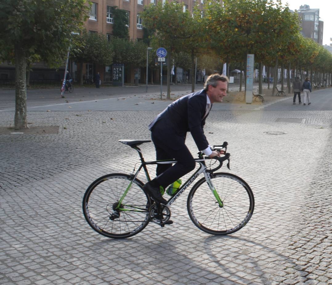  Tritt in Sachen Tour-Bewerbung voll in die Pedale - Oberbürgermeister Thomas Geisel. 