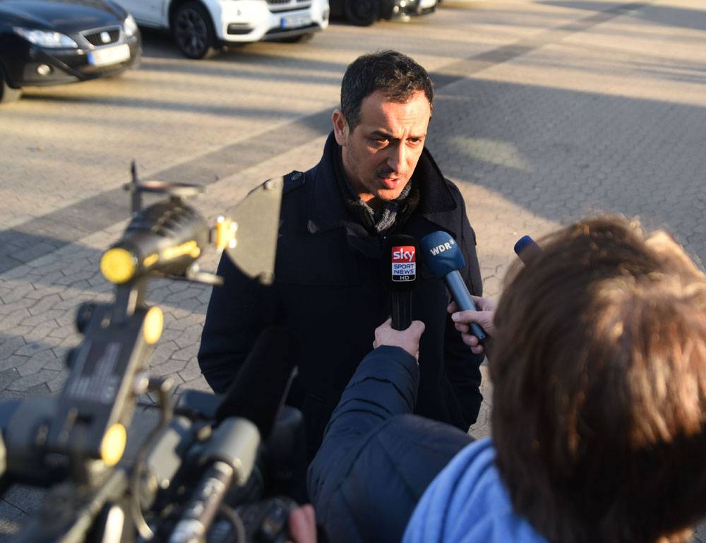  Rachid Azzouzi als gefragter Gesprächspartner. Der Fortuna-Manager sucht einen Nachfolger für Frank Kramer. 