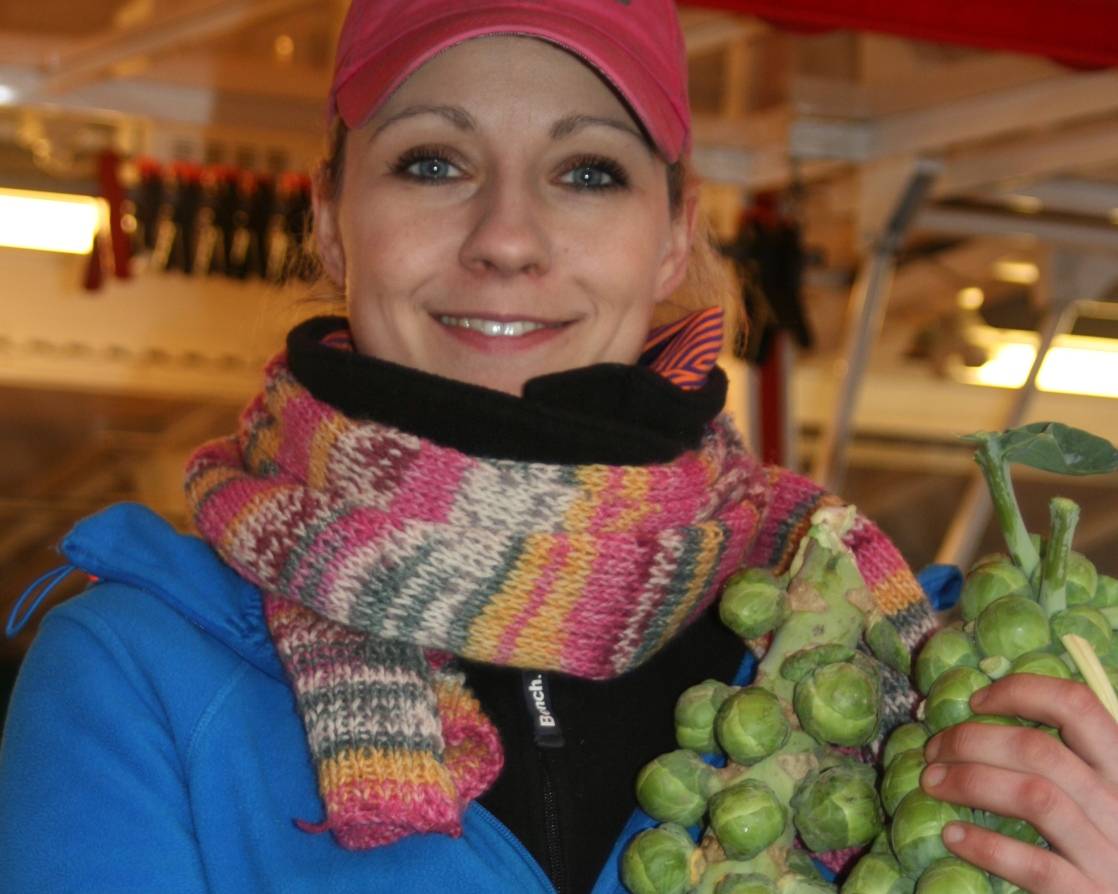  Rosenkohl am Stiel - Nadine Eyckeler präsentiert ein typisches Wintergemüse. 