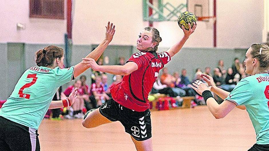  Die Deckung der Fortuna hatte gegen Jugendnationalspielerin Ramona Ruthenbeck kaum eine Chance. 