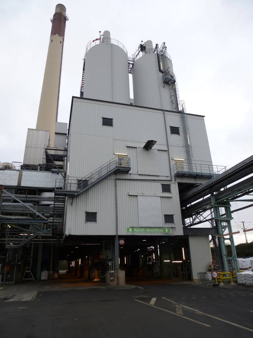  Über eine vierstufige Anlage in der Düsseldorfer Müllverbrennungsanlage werden die Luft sauber gehalten und die Rauchgase gereinigt. 