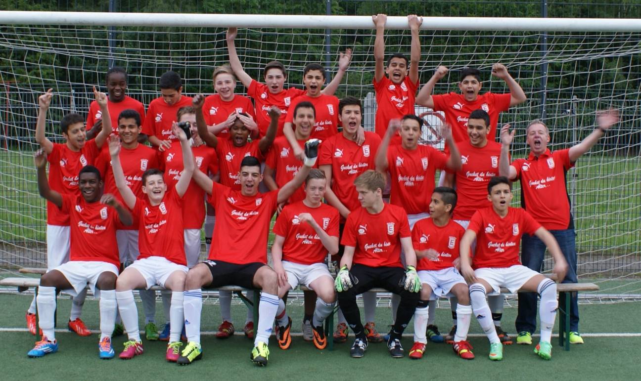  Die C1-Junioren des TSV Eller 04 bejubelten die Meisterschaft in der Leistungsklasse. 