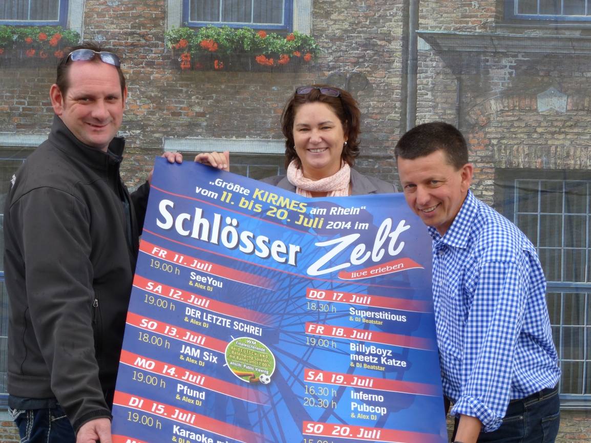  Beim Programm setzten sie auf Bewährtes und Neues (v. li.): Claus „Chäf“ Schäfer von der Kultband „Der letzte Schrei“ mit Daniela Balduin und Markus Gal von der Brauerei Schlösser. 