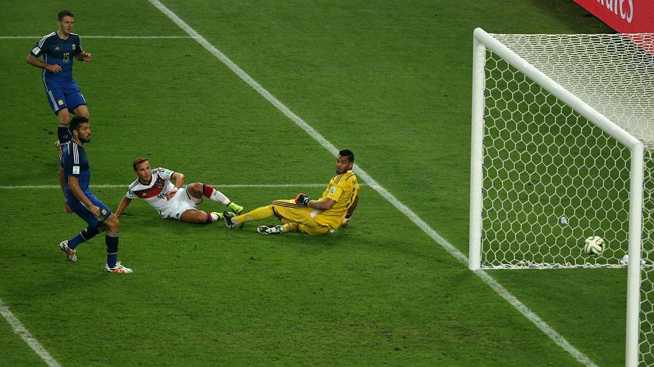 Das Tor zur Ewigkeit - Mario Götze macht in der 113. Minute den entscheidenden...