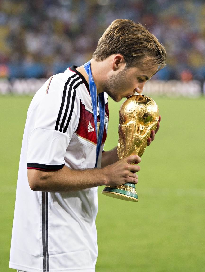  Er hat's gemacht: Mit seinem Tor in der 113. Minute schoss Mario Götze das deutsche Team zur Weltmeisterschaft. 
