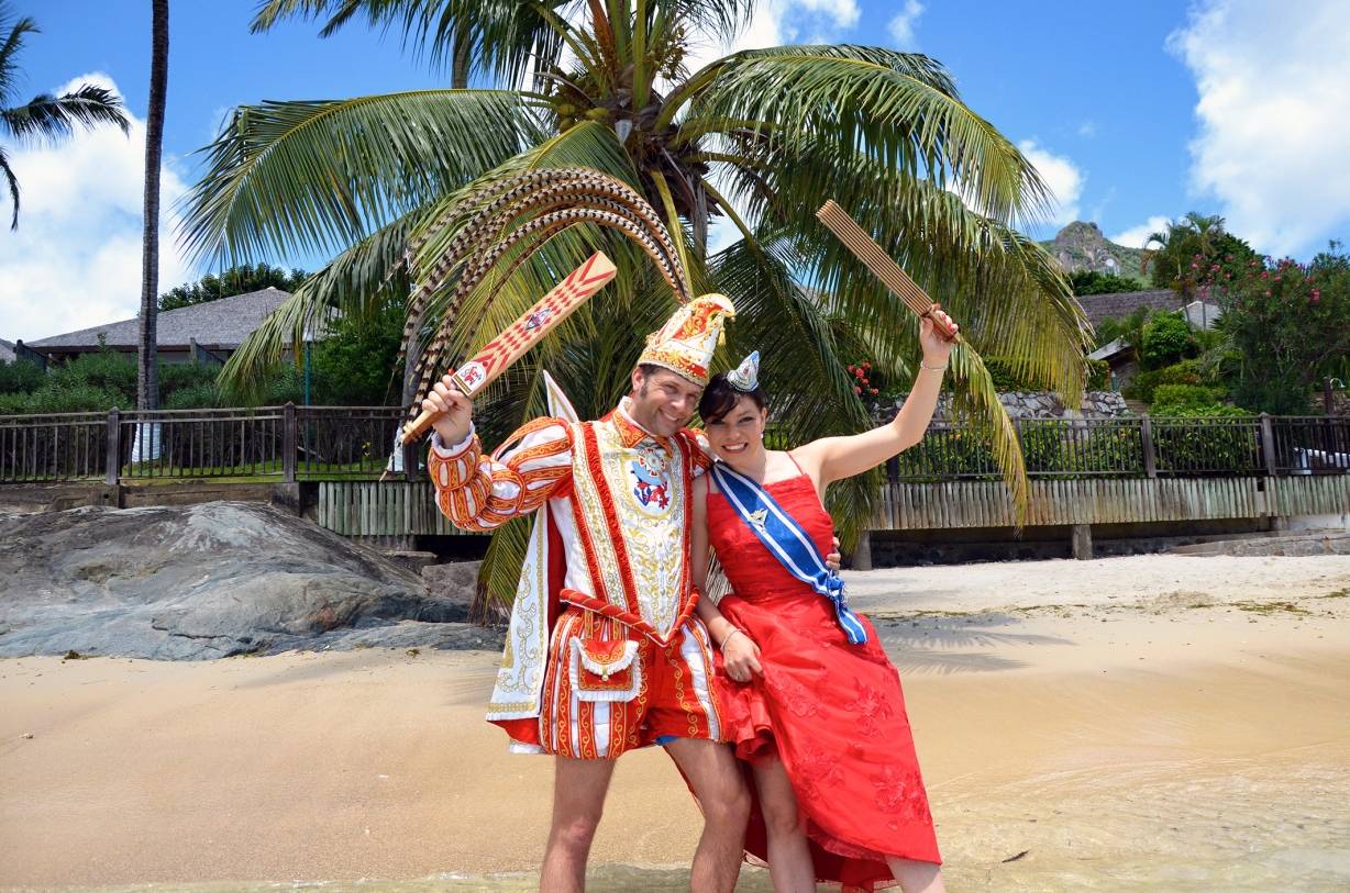  Für den Karneval auf den Seychellen durfte das Ex-Prinzenpaar Simon Lindecke und Rebecca Frankenhauser noch einmal "in die Bütt". Die beiden sind begeistert. 