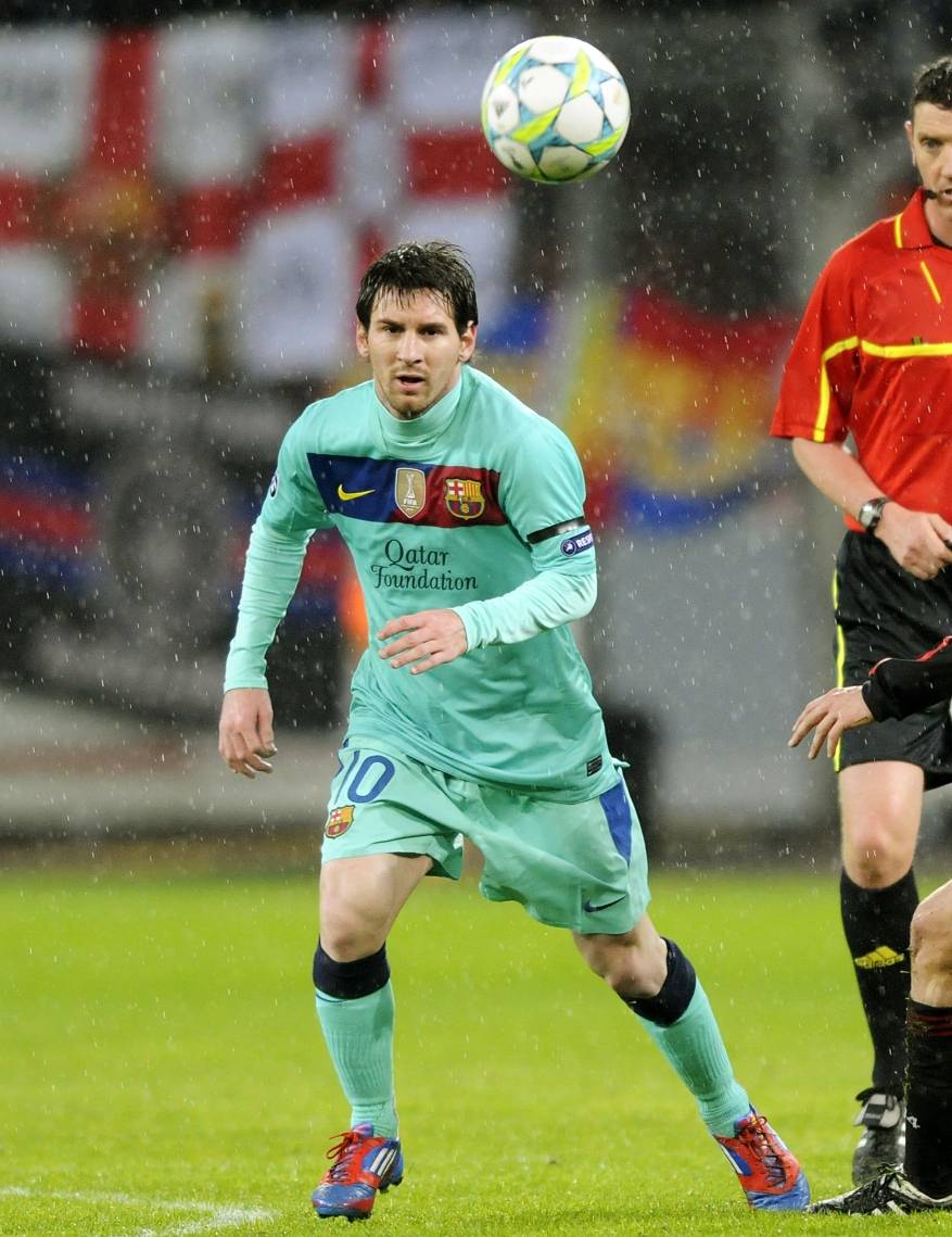 Lionel Messi kommt in die Esprit-Arena