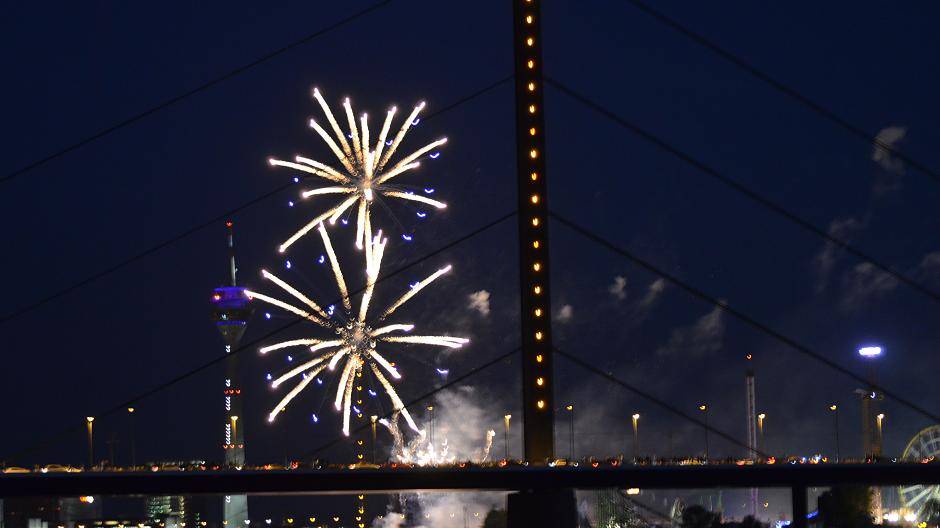 Das Feuerwerk auf der Rheinkirmes