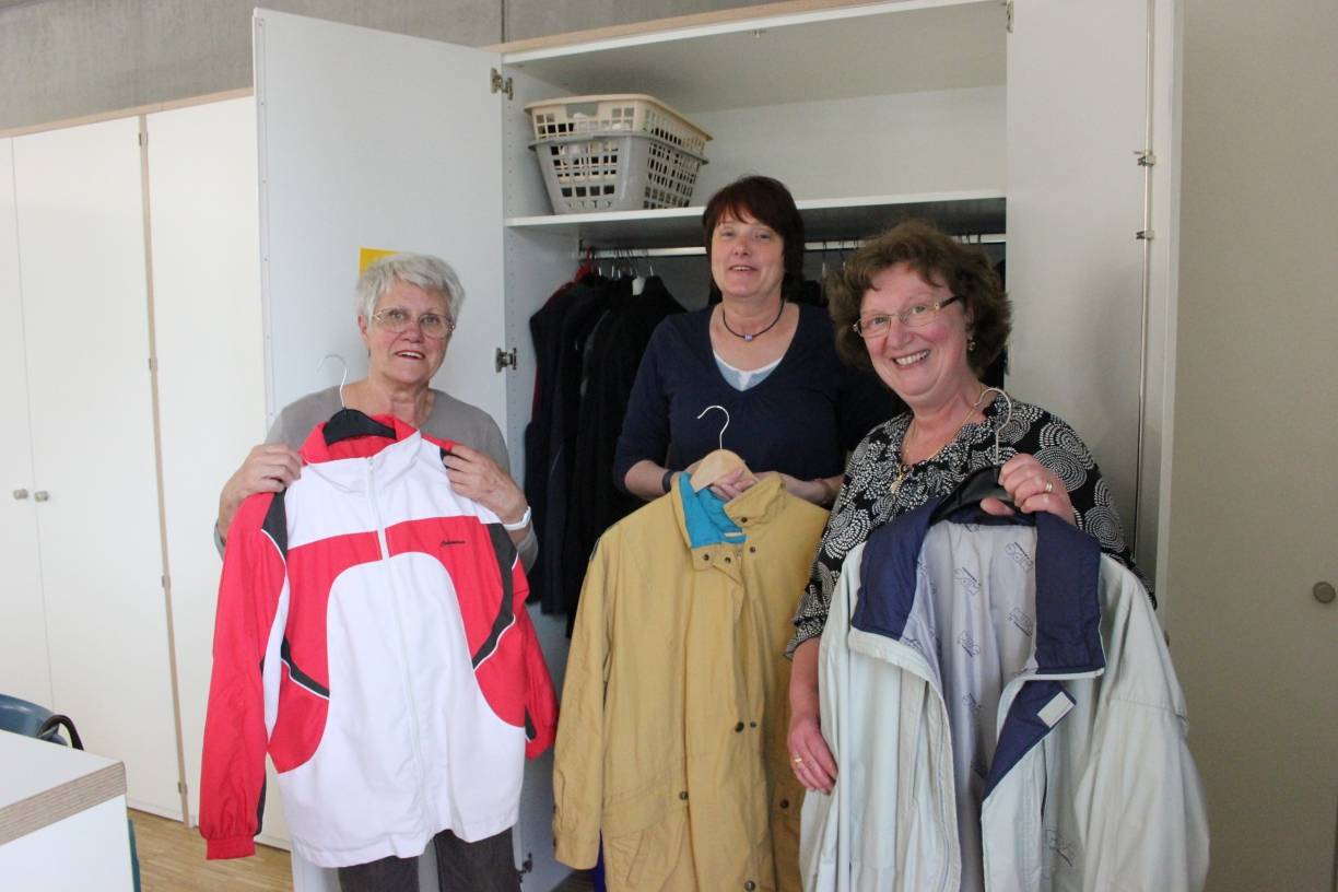  Hatten gerade in der Kleiderkammer Dienst: (v.l.) Roswitha Döring, Gabriele Henkel und Gabi Ingui. 