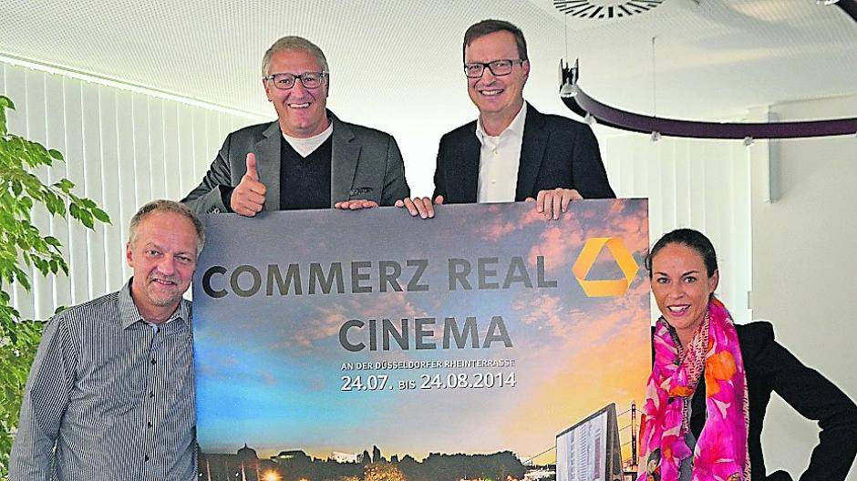  Freuen sich auf den Start des Open Air Kinos: Die Veranstalter Sven Kukulies (l.) und Eva Haub (r.), Axel Siebenkittel (Marketingdirektor Commerz Real) und Dr. Frank Henes (Vorstand Commerz Real). 