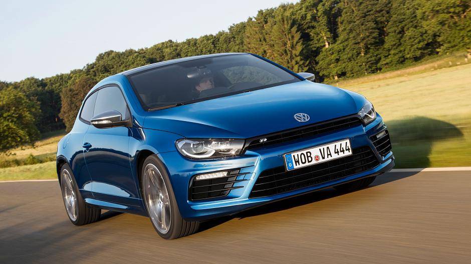 Der aktuelle Scirocco von 2014 kommt dagegen noch eine ganze Note sportlicher...
