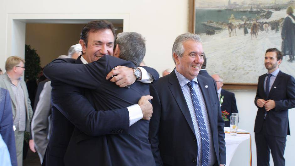 Eine herzliche Begrüßung durch Wolfgang Niersbach und Peter Frymuth...