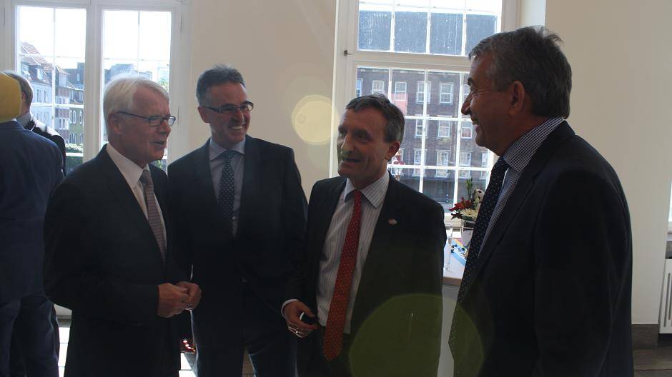 DFB-Vize Dr. Reinhard Rauball (l.) kam ebenfalls ins Düsseldorfer...