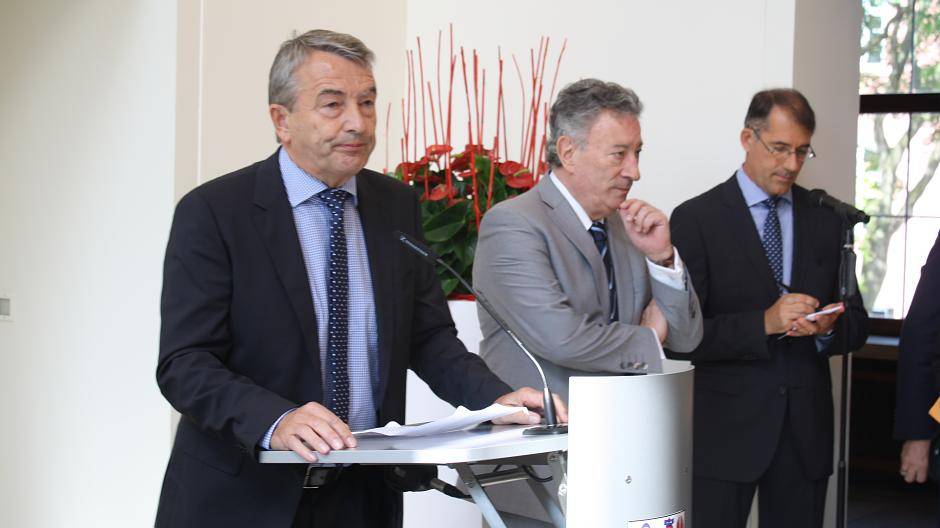Wolfgang Niersbach (l.) gedachte an den am 30. Juli verstorbenen Vorgänger des...