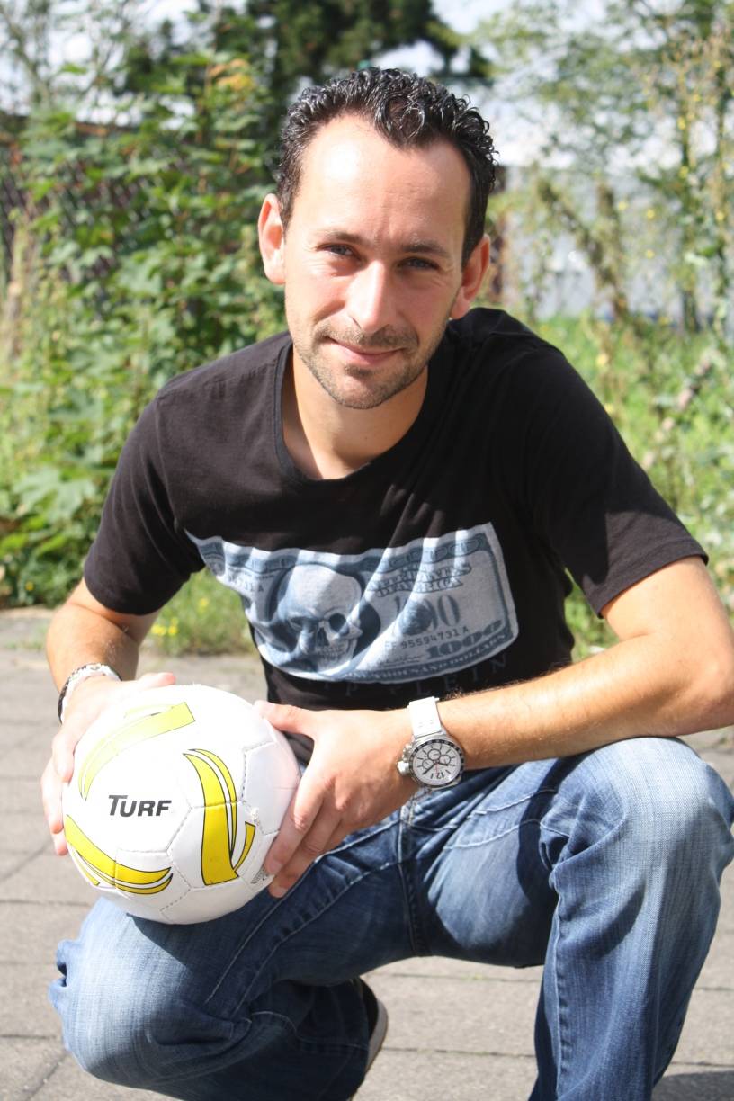  Marcel Goncalves hat sich auf die Ausbildung von jungen Fußball-Talenten spezialisiert. 