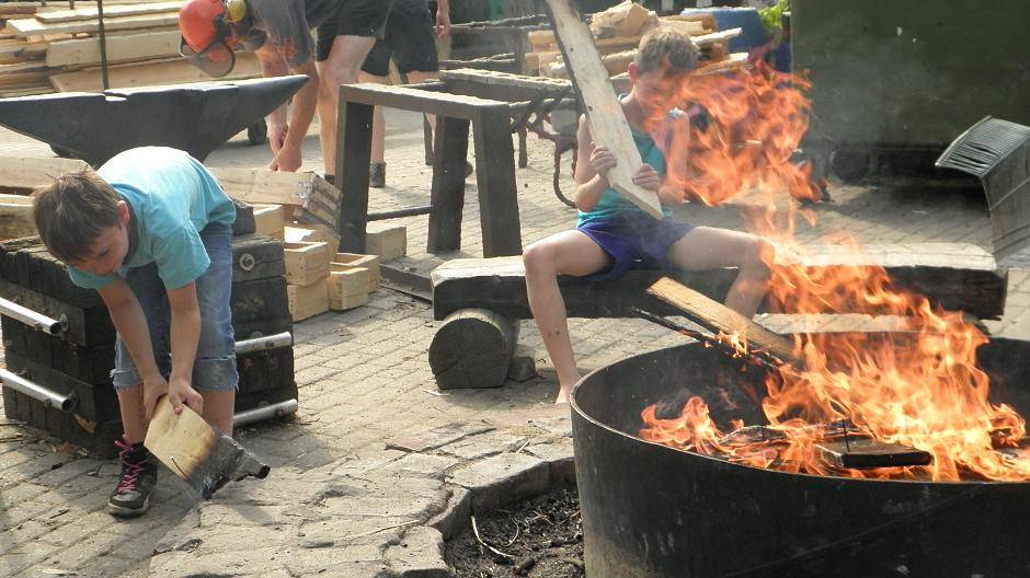 ...oder man facht das Feuer...