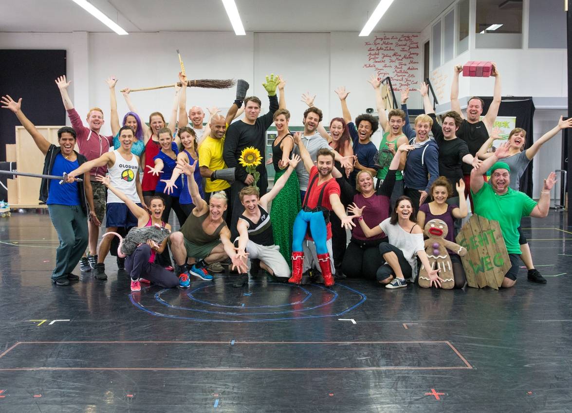  Das Ensemble des Düsseldorfer-"Shrek"-Musicals ist derzeit stark mit den Proben beschäftigt. 