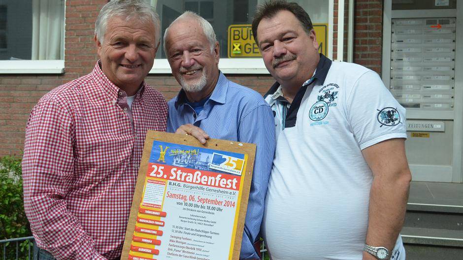  Hans Küster (Mitte), sein Sohn Michael (r.) und Schirmherr Hans Wollny (l.) freuen sich aufs Jubiläumsfest. 
