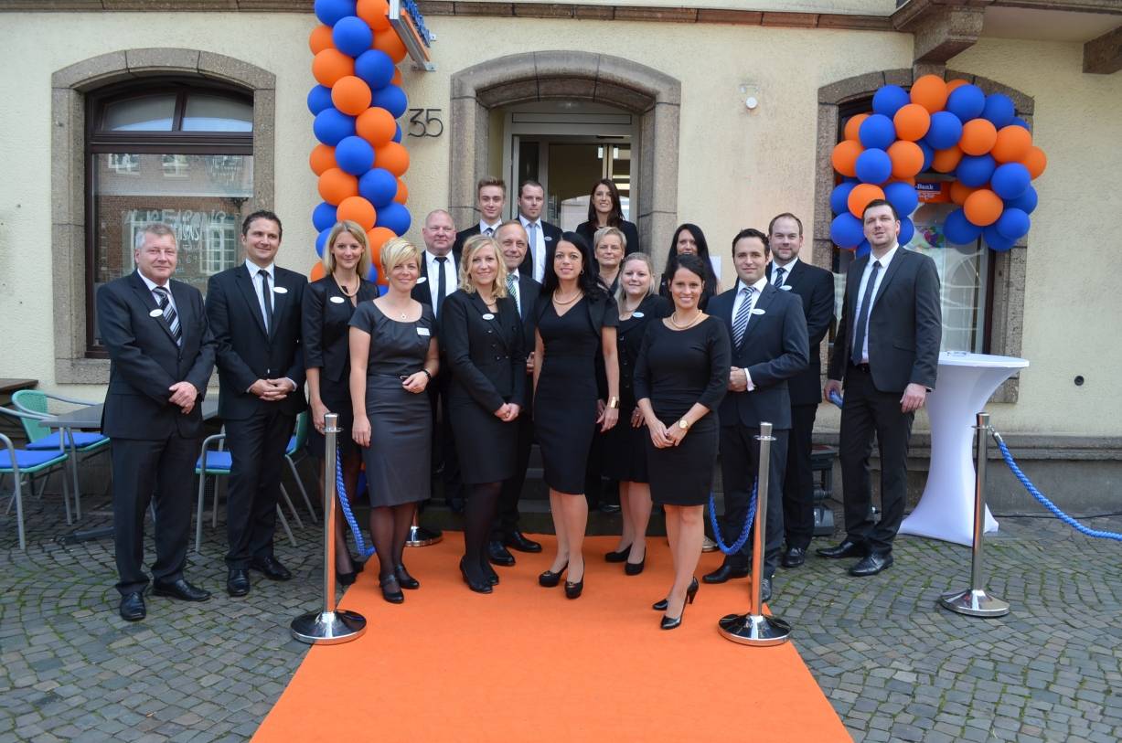  Die Eröffnung der neuen Filiale der Sparda-Bank in Kaiserswerth wurde mit vielen Gästen gefeiert. 