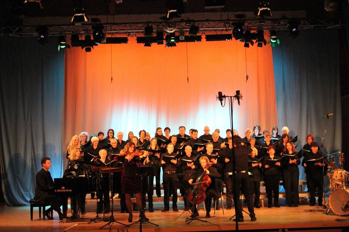  Der "Chorrage"-Chor in der Waldorfschule. 