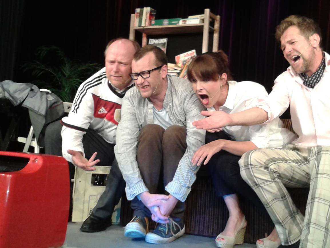  Martin Maier-Bode, Heiko Seidel, Maike Kühl und Daniel Graf beim "Deutschland gucken". 