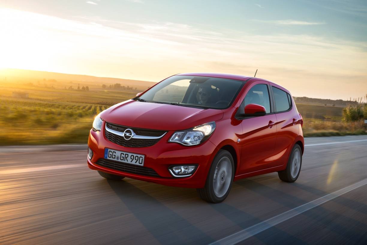  Der Karl kommt im Sommer 2015 mit dem typischen Opel-Markengesicht. 