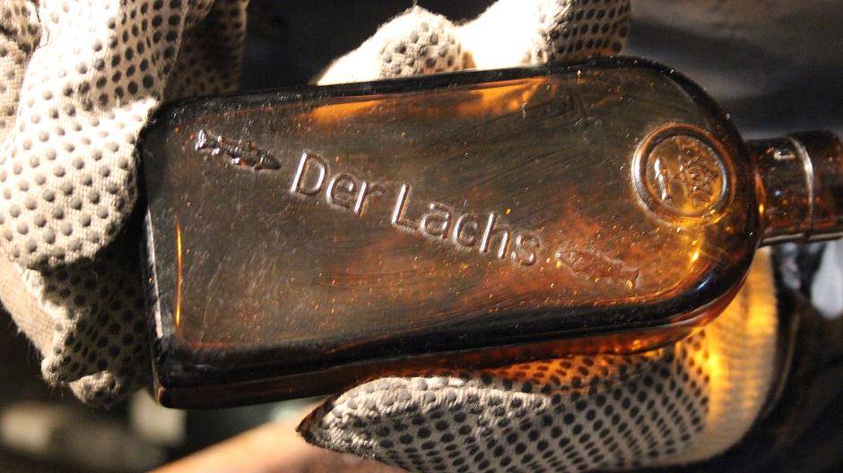 "Der Lachs" wurde mit Danziger Goldwasser...