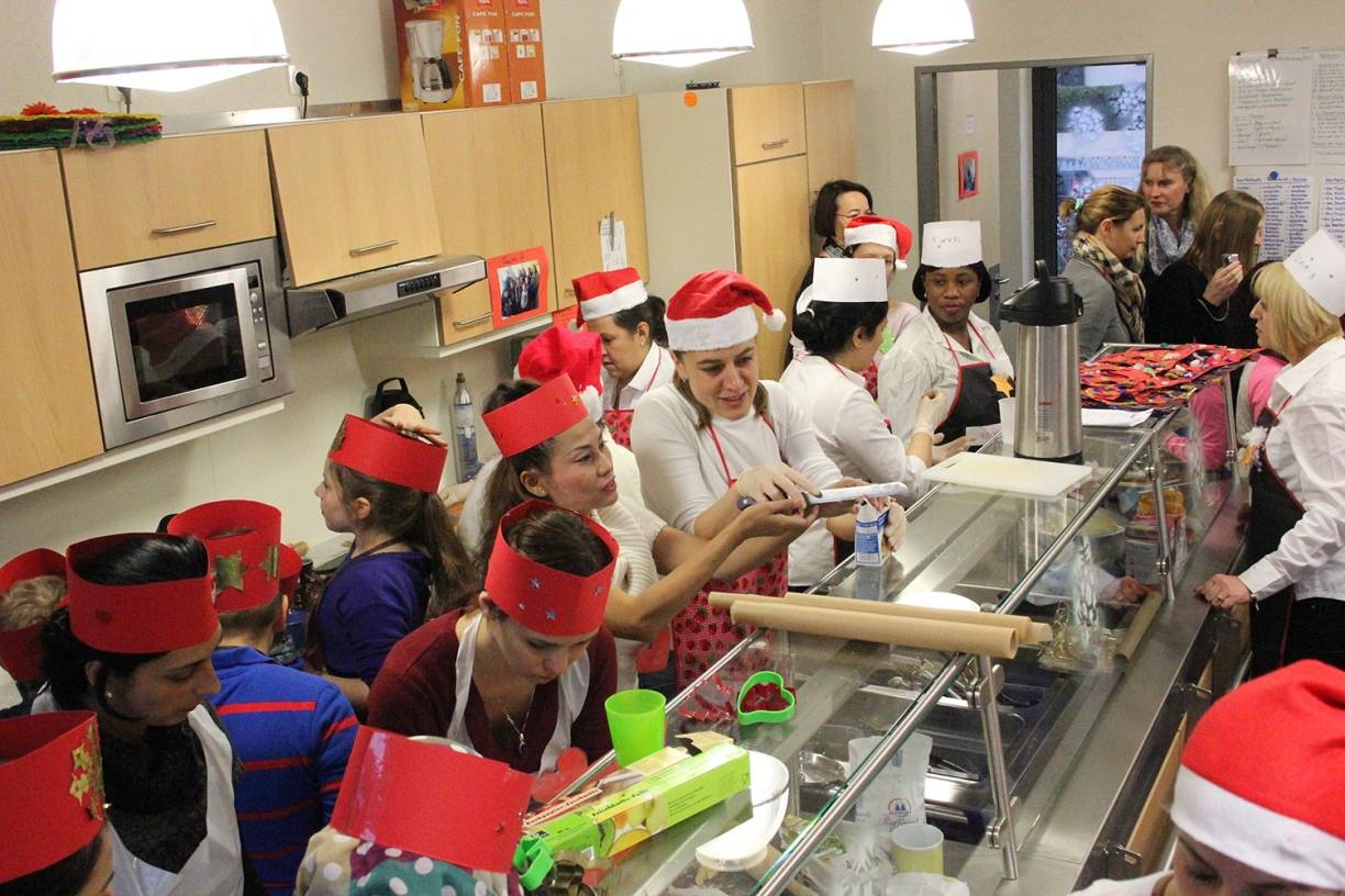  Kreatives Chaos in der Weihnachtsbäckerei der Ferdinand-Heye-Schule. 