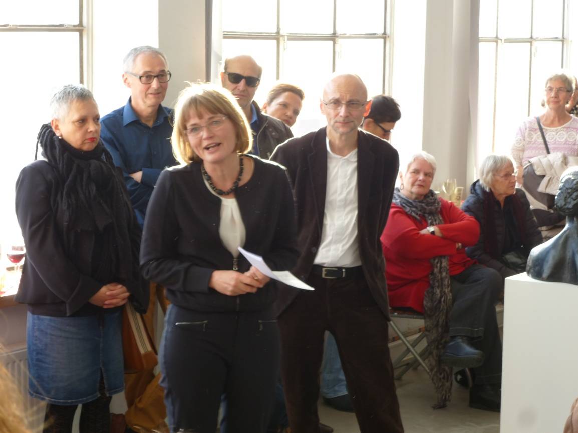  Bürgermeisterin Klaudia Zepuntke ist begeistert vom stimmigen, inklusiven Kunstkonzept. 