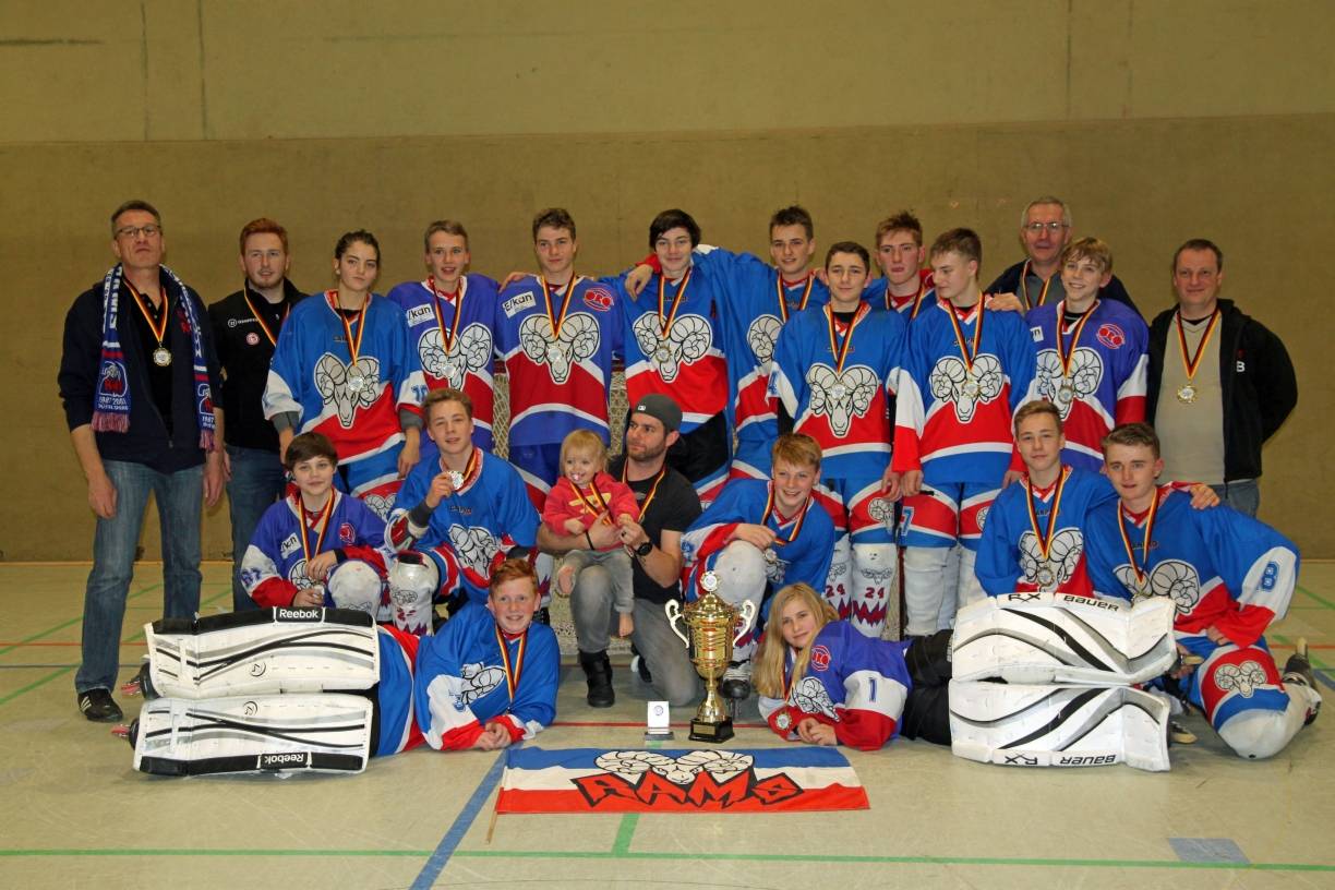  Die U16 der Düsseldorf Rams gewann als NRW-Vizemeister den Deutschen Meistertitel. 