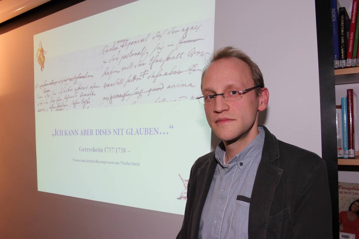  Der Historiker Peter Stegt hat sich die Unterlagen des letzten Gerresheimer Hexenprozesses ganz genau angesehen. 