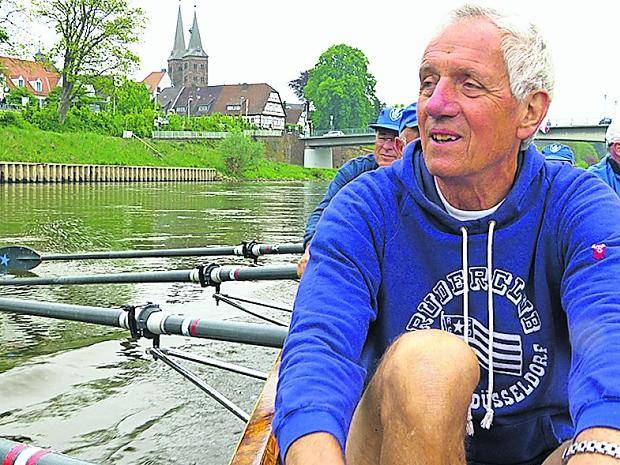  Günter Schroers im Ruderboot. 