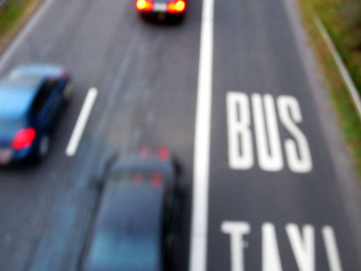  Wie verteilt sich in Zukunft der Verkehr in Düsseldorf? Wir starten unsere Reihe „Verkehr-te Welt“ mit einem Gespräch mit zwei Expertinnen der Stadt: Helga Sulgies und Cornelia Zuschke. 