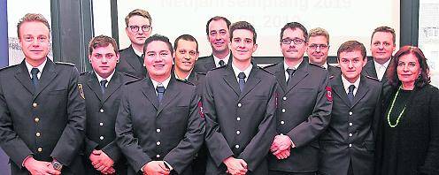  Wurden geehrt (v.l.): David von der Lieth, Kjell Osten, Christian Book, Ken-Robin Körner, Pascal Sevens, Marcus Hoffmann, Lars Kentnenich, Marcus Rupp, Felix Heidemeyer, Domenic Fußbahn und Dennis Rätzer mit Helga Stulgies. 