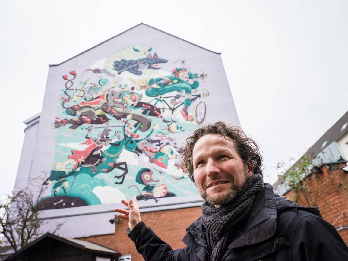  Klaus Rosskothen zeigt Kunst im öffentlichen Raum. 