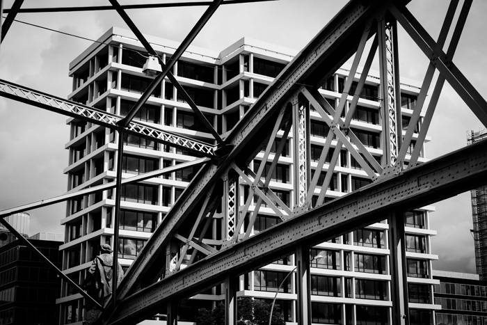  Robinson Tilly studierte Architektur und Architekturmodellbau.  