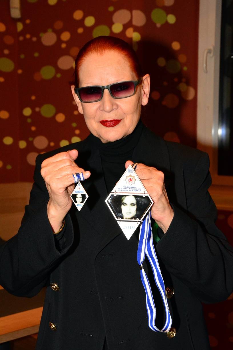  Katharina Sieverding mit dem aktuellen Sessionsorden.  