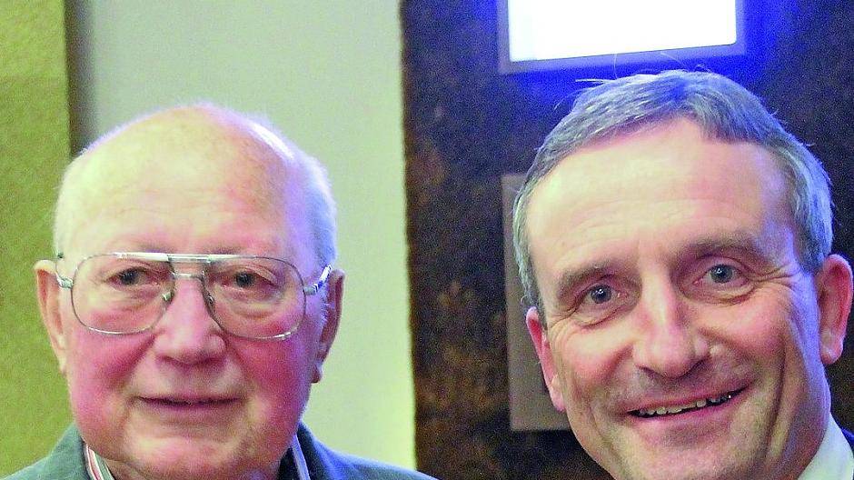  Im Brauhaus am Quadenhof tauchte spätabends als Überraschungsgast bei der Abschiedsfeier für Willi Döring (li.) auch der oberste Repräsentant der Stadt auf, Thomas Geisel. 