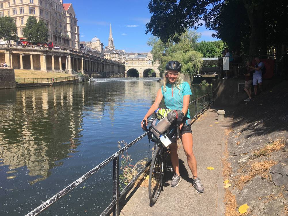  Carmen Fett macht sich mit dem Fahrrad auf eine Weltreise. 